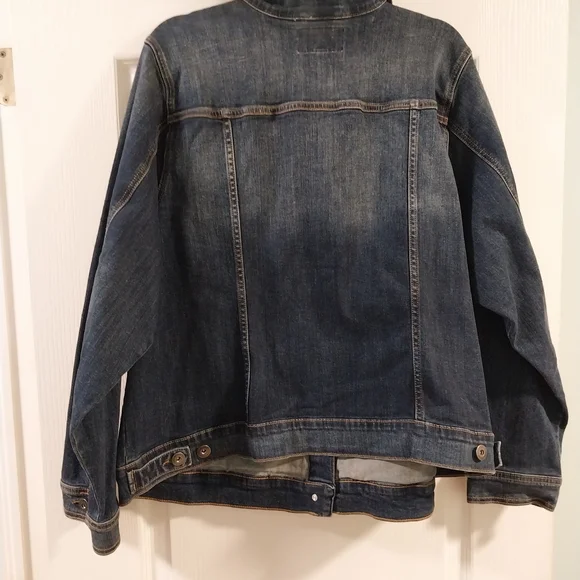 Torrid Denim Fitted Trucker Jacket- NWOT- Size 4x - Picture 6 of 7